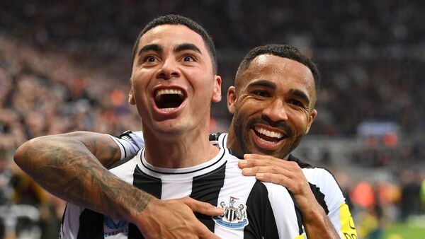 Victoria del Newcastle con gol de Miguel Almirón
