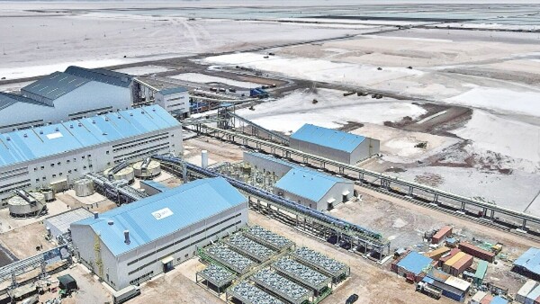 Bolivia abre planta de litio y apunta a ser líder mundial