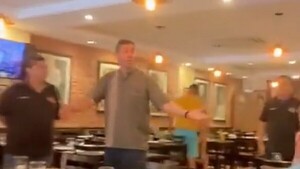 Escrachan a Santiago Peña en local de comidas por Ley de Superintendencia