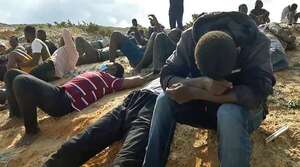 Mueren 61 migrantes en un naufragio frente a las costas libias - Mundo - ABC Color