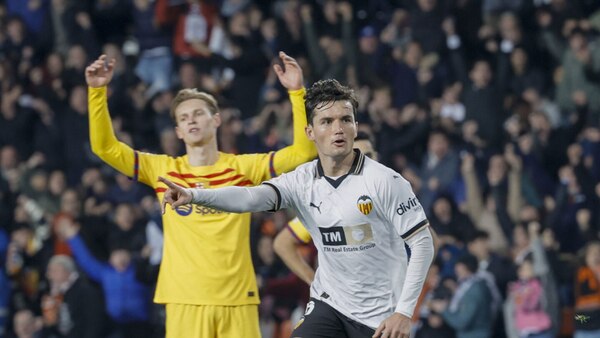 Guillamón castiga al Barcelona y rescata un punto para el Valencia