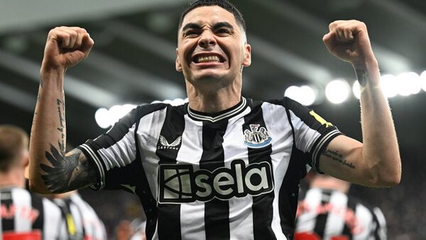 Miguel Almirón acecha el récord de Roque Santa Cruz