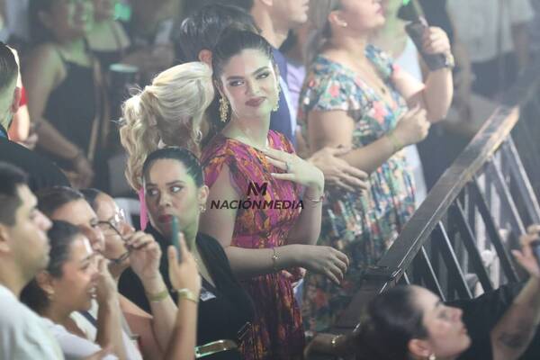 [GALERÍA] Nadia Ferreira, feliz de ver a Marc Anthony cantando en Paraguay