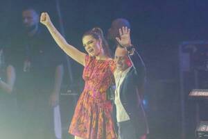Nadia subió al escenario a pedido de Marc para saludar a su público