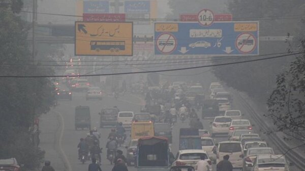 Pakistán experimenta por primera vez con lluvia artificial para combatir la contaminación