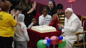 El papa Francisco cumple 87 años y lo celebra con niños enfermos - Unicanal
