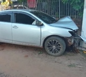 Delincuentes abandonaron automóvil robado - Paraguay.com