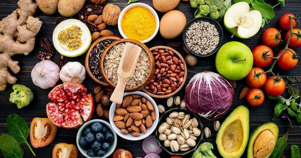 La Nación / La dieta de la felicidad: los alimentos que mejoran el estado de ánimo