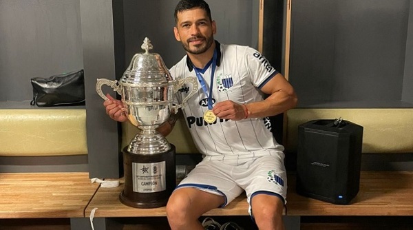 Liverpool y Samudio triunfan: Primer título uruguayo en su historia