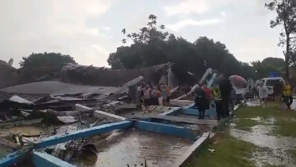 Video: Tinglado se desploma en Caaguazú tras temporal y muere un niño