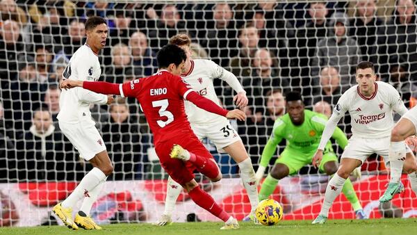 El Liverpool cede el liderato