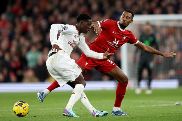 Versus / Liverpool se atascó en el clásico ante el Manchester United y cede liderato de la Premier