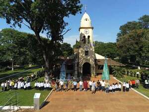 Piribebuy: feligreses se manifestaron para solicitar la restauración de la iglesia “Ñandejára Guasu” - Nacionales - ABC Color