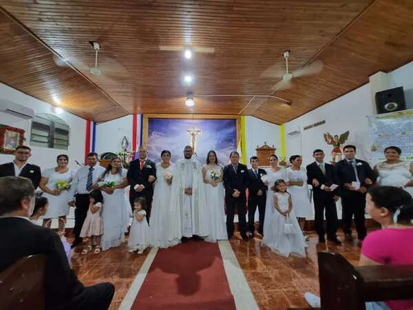 Casamiento comunitario une la vida de siete parejas en Coronel Oviedo - Nacionales - ABC Color