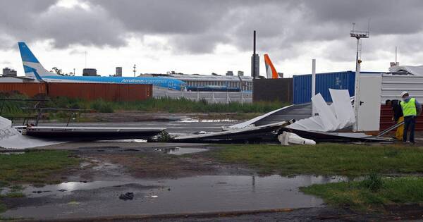 La Nación / Tormenta con vientos huracanados deja 16 muertos y destrucción en Argentina y Uruguay