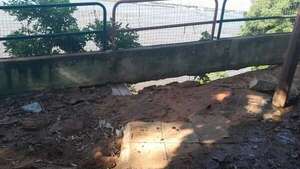 Un niño cayó al precipicio desde el ruinoso mirador de Itá Pytã Punta - Policiales - ABC Color