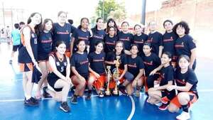 Escuela de Fernando de la Mora, campeonas regionales de Básquet U17 - Polideportivo - ABC Color
