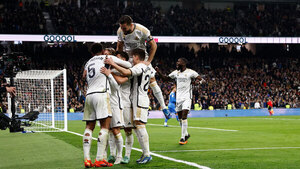 Versus / Real Madrid golea al Villarreal y se pone líder provisional