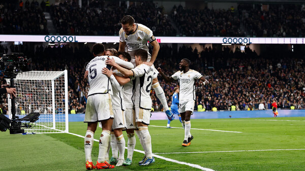 Versus / Real Madrid golea al Villarreal y se pone líder provisional