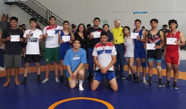 La lucha olímpica completó exitosa competencia nacional - La Tribuna