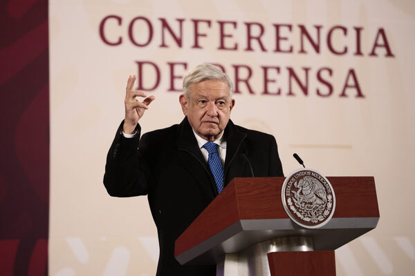 El presidente de México celebra la construcción de 12 obras durante 2023 - MarketData