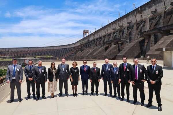 Itaipú: Paraguay busca que la tarifa 2024 sea incluso mayor a la del 2022 - Economía - ABC Color