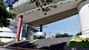 El Congreso se debate entre el despilfarro y las excentricidades