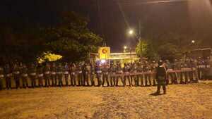 Varios policías heridos durante megaoperativo en la Penitenciaría de Tacumbú - Unicanal