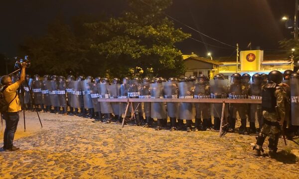 Policías y militares incursionan en Tacumbú para retomar el poder