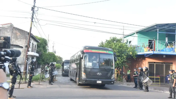 Presos son trasladados de Tacumbú tras motín e intervención - Noticiero Paraguay