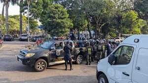 Diario HOY | Heridos 12 policías y tres militares, un Lince muerto, 600 trasladados