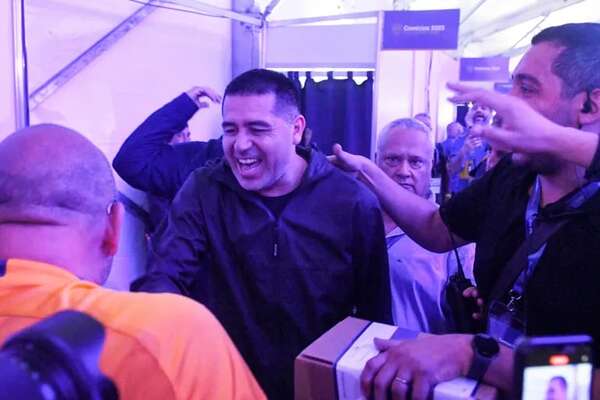 Juan Román Riquelme, nuevo presidente de Boca con un aplastante triunfo sobre Macri - Fútbol Argentino - ABC Color