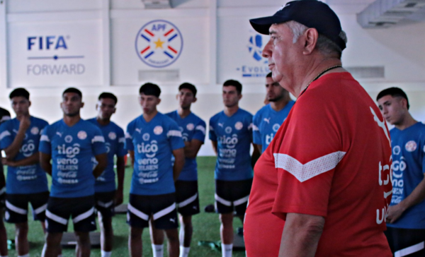 Versus / Amistoso de la Albirroja preolímpica en el Defensores del Chaco