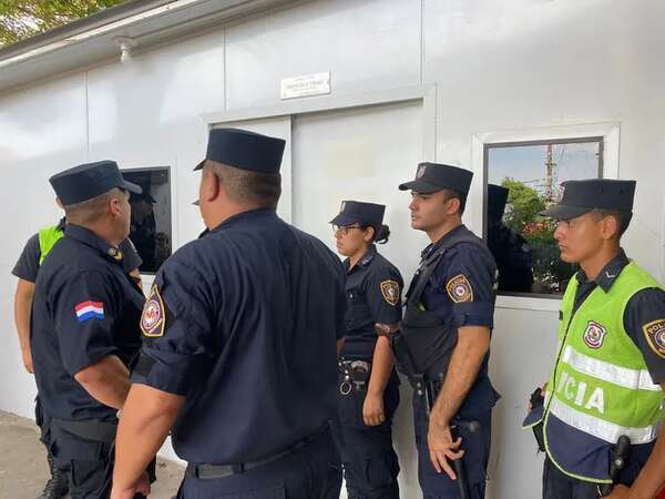 Tacumbú: seis policías y tres reos heridos fueron trasladados al Hospital de Barrio Obrero - Policiales - ABC Color