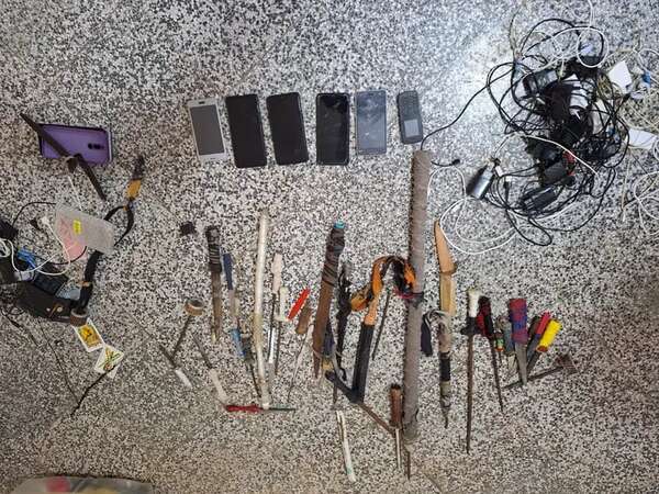Penitenciaría de Concepción: requisan 6 celulares, 11 cargadores y 34 armas blancas - Policiales - ABC Color