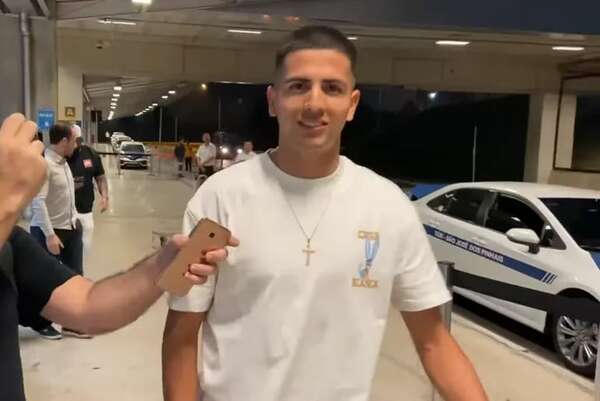 Vídeo: La llegada de Mateo Gamarra y Romeo Benítez a Brasil para firmar por Paranaense - Fútbol Internacional - ABC Color