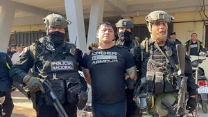 Fuerzas de seguridad despliegan gran operativo en tacumbú y trasladan al líder del clan Rotela | Radio Regional 660 AM