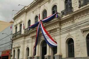 Cámara hace lugar a amparo y ordena reincorporar a funcionaria consular - Nacionales - ABC Color