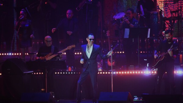 Hakuro! Marc Anthony casi se descompensó en su concierto por intenso calor