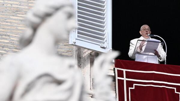 Vaticano acepta bendición de parejas del mismo sexo sin considerarlas matrimonio