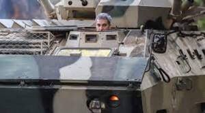 Diario HOY | Abdo en tanque militar, al carajo de un barco, en paracaídas: hechos vs. circo
