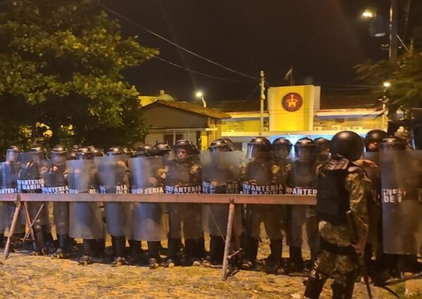 Operativo Tacumbú: Dos policías se encuentran graves por disparo en la cabeza · Radio Monumental 1080 AM