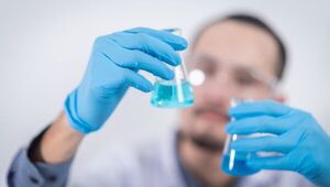 Hay química: empresas farmacéuticas cierran un 2023 con marcada preferencia por medicamentos nacionales