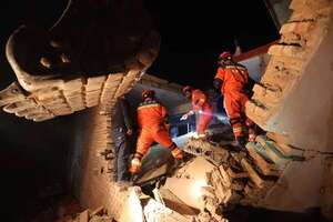 Continúan las tareas de rescate en noroeste de China tras terremoto que deja 118 muertos - Mundo - ABC Color