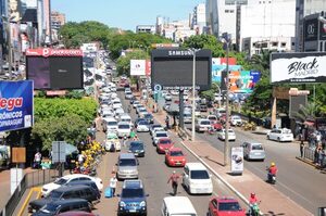 Intenso movimiento de paraguayos en la frontera rumbo a las playas brasileras - La Clave