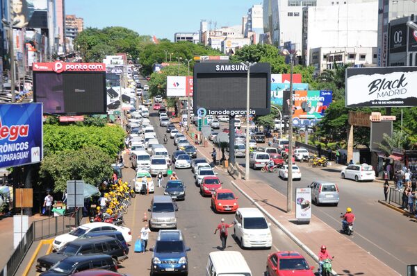 Intenso movimiento de paraguayos en la frontera rumbo a las playas brasileras - La Clave