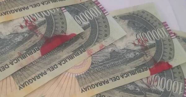 La Nación / Reportan nuevo caso de billetes entintados expedidos por un cajero