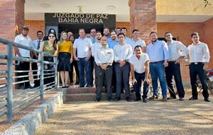 El Ministro Alberto Martínez Simón realizó visita a los juzgados de Bahía Negra