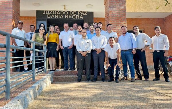 El Ministro Alberto Martínez Simón realizó visita a los juzgados de Bahía Negra
