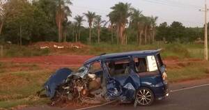 La Nación / Choque frontal entre auto y camioneta deja un fallecido